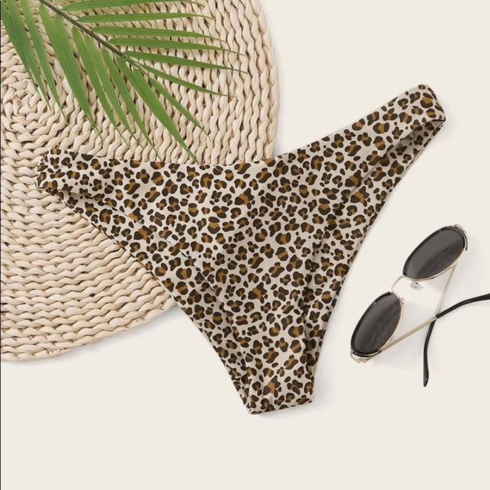 SHEIN leopard bikini bottom size Medium